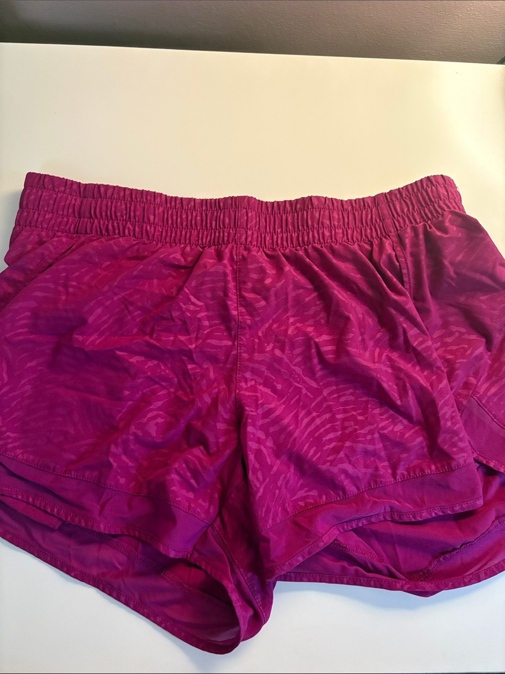 Athleta 4 inch mesh Women’s Running Shorts - Magenta Pink